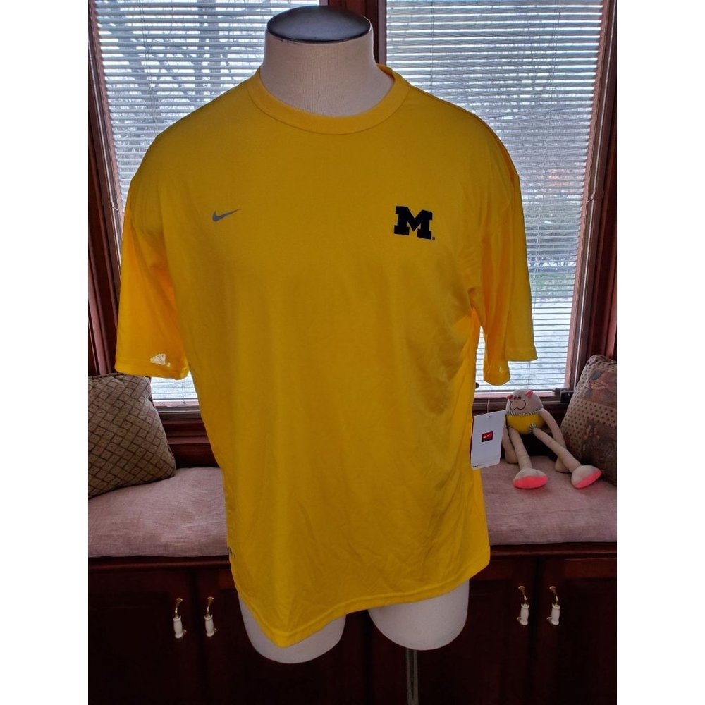 Nike Official U of M University of Michigan Men's Dri-fit active top Sz M NEW